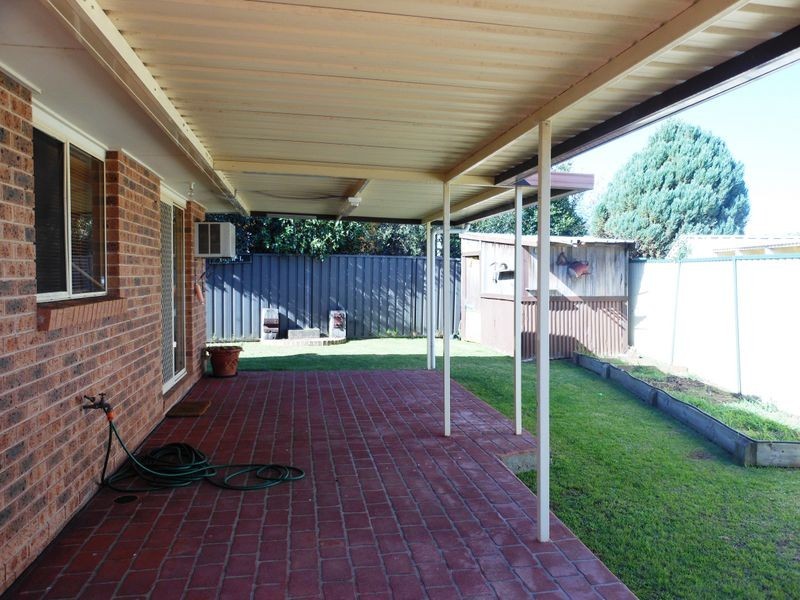 12 Alyan Pl, St Helens Park NSW 2560