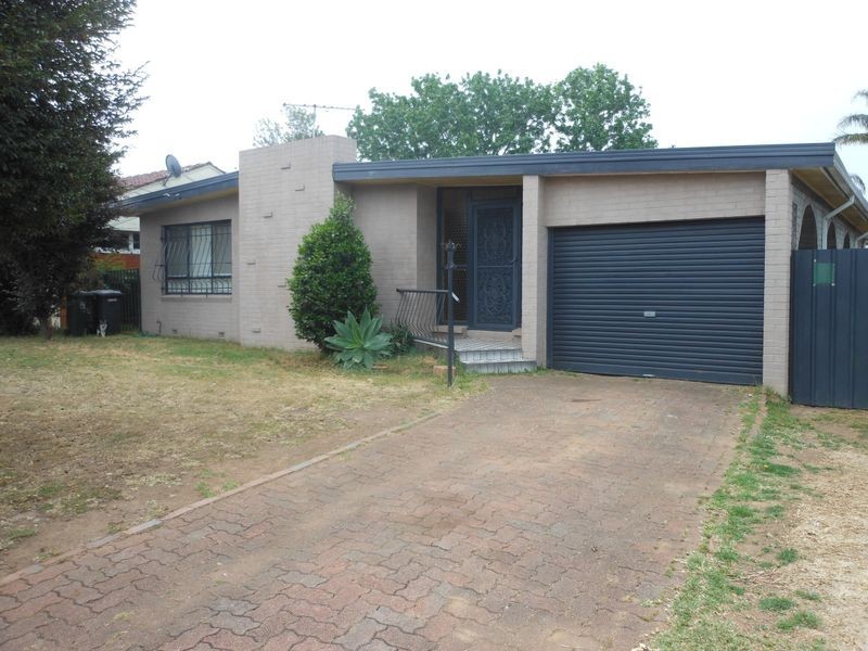 17 Macleay Street, Bradbury NSW 2560