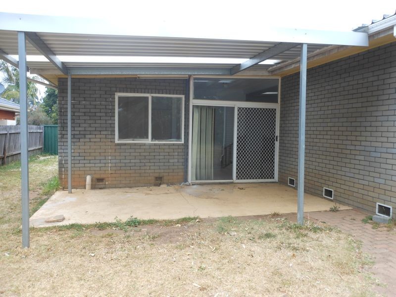 17 Macleay Street, Bradbury NSW 2560