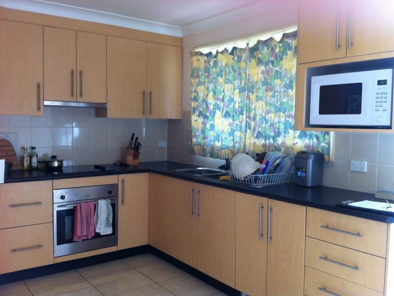 8 Curl Curl Pl, Woodbine NSW 2560