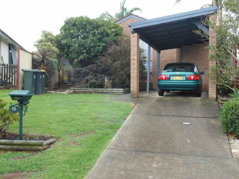 13 Euphrates Pl, Kearns NSW 2558