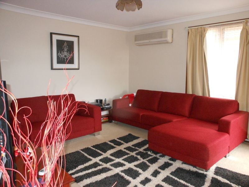 13 Euphrates Pl, Kearns NSW 2558
