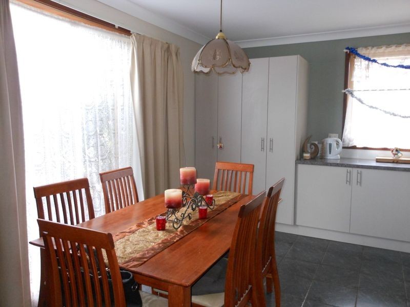 13 Euphrates Pl, Kearns NSW 2558