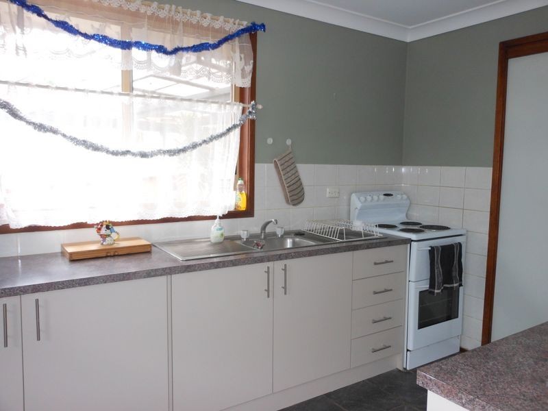 13 Euphrates Pl, Kearns NSW 2558