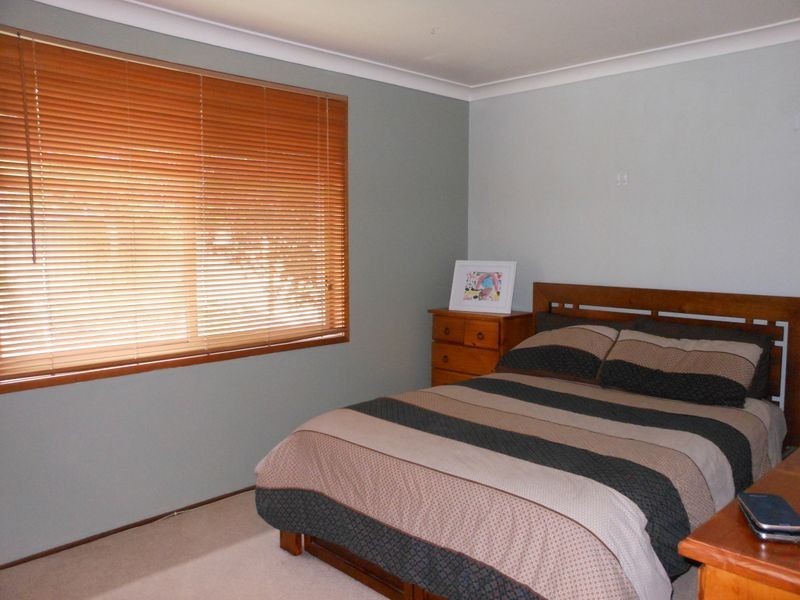 13 Euphrates Pl, Kearns NSW 2558