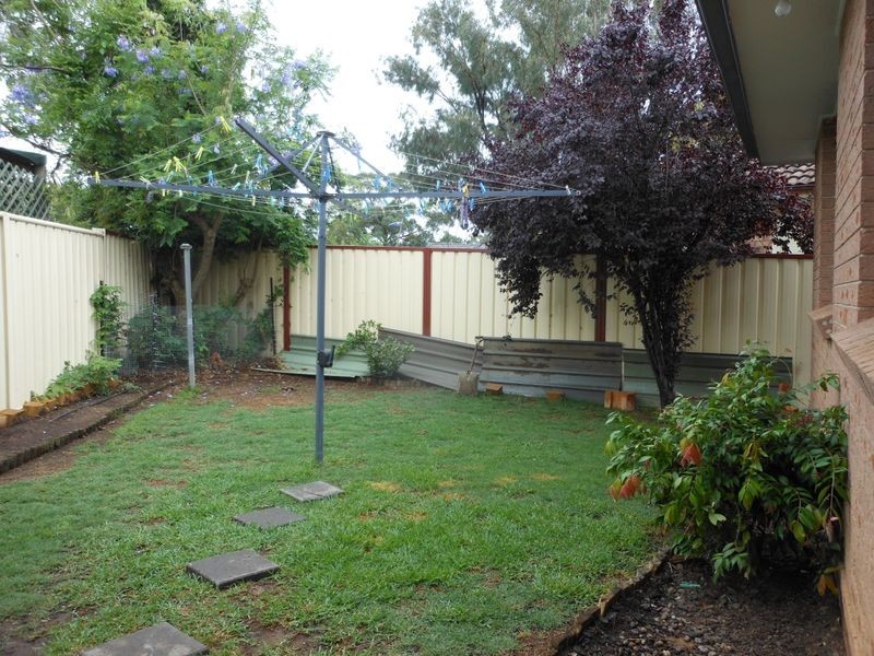 13 Euphrates Pl, Kearns NSW 2558