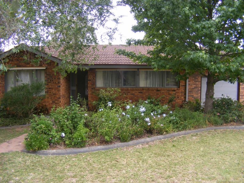 12 Weemala Cres, Bradbury NSW 2560