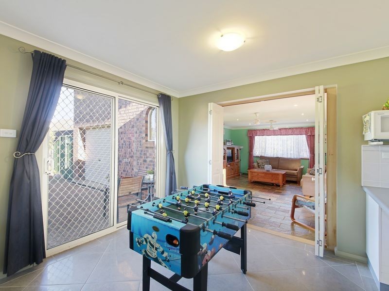 114 Chasselas Ave, Eschol Park NSW 2558