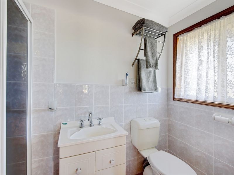 114 Chasselas Ave, Eschol Park NSW 2558