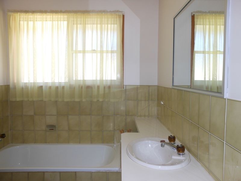 2/8 Reddall Street, Campbelltown NSW 2560