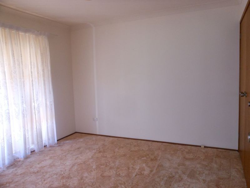 2/8 Reddall Street, Campbelltown NSW 2560