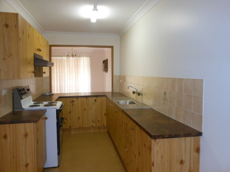 2/8 Reddall Street, Campbelltown NSW 2560