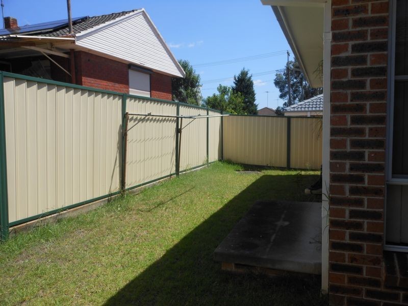 2/8 Reddall Street, Campbelltown NSW 2560