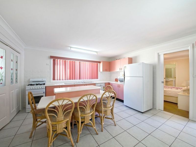 48 Marsh Pde, Casula NSW 2170
