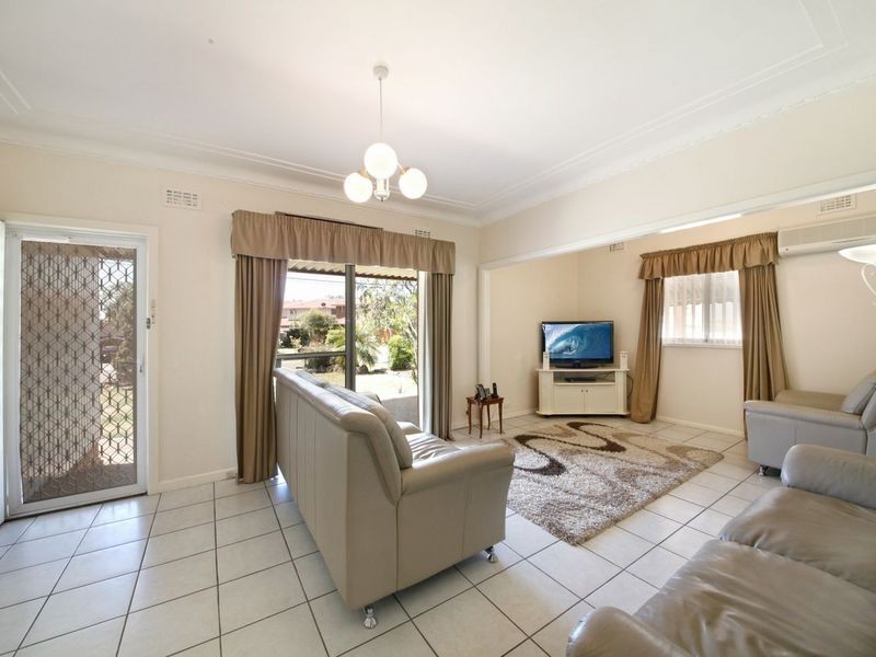 48 Marsh Pde, Casula NSW 2170