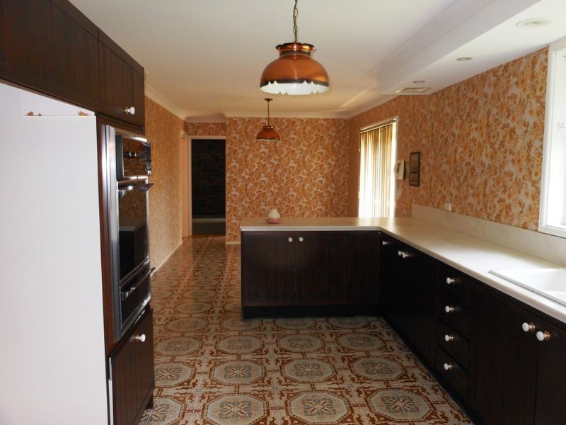 6 Joseph Whitehouse Dr, Minto NSW 2566