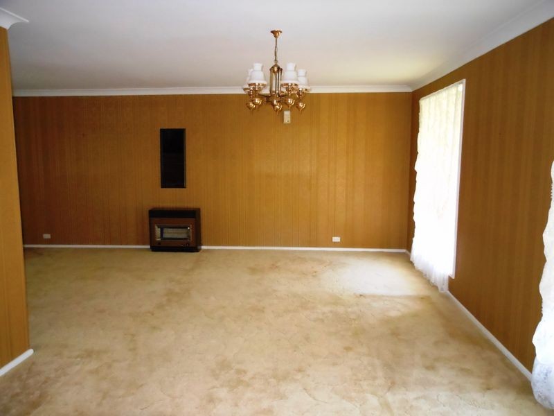 6 Joseph Whitehouse Dr, Minto NSW 2566