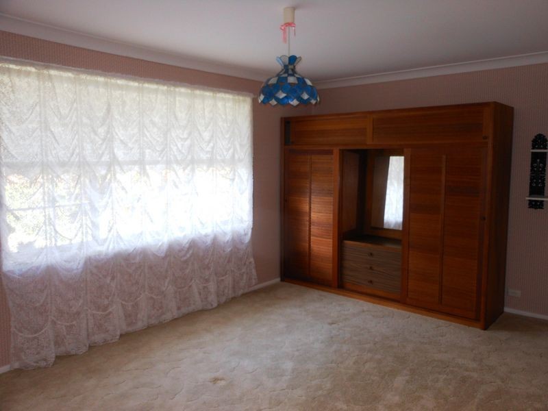 6 Joseph Whitehouse Dr, Minto NSW 2566