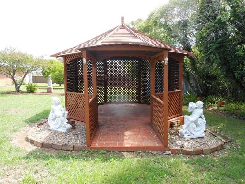 6 Joseph Whitehouse Dr, Minto NSW 2566