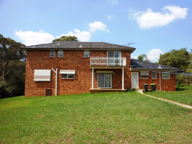 6 Joseph Whitehouse Dr, Minto NSW 2566