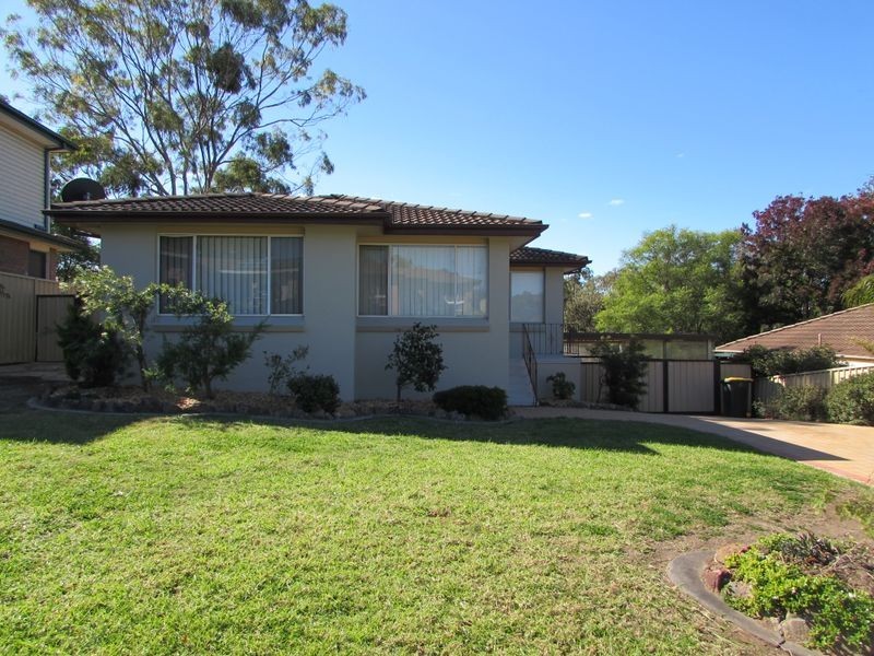 33 Lillyvicks  Crescent, Ambarvale NSW 2560