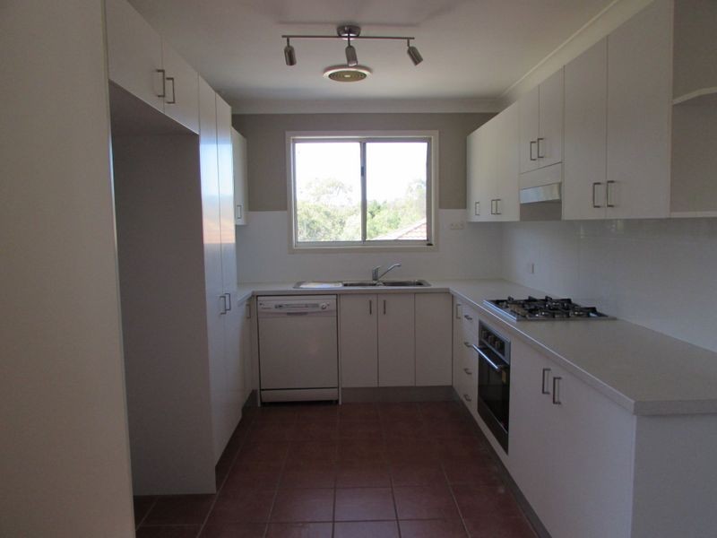 33 Lillyvicks  Crescent, Ambarvale NSW 2560
