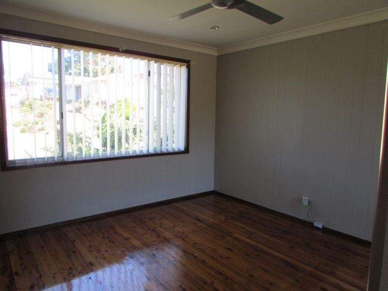 33 Lillyvicks  Crescent, Ambarvale NSW 2560