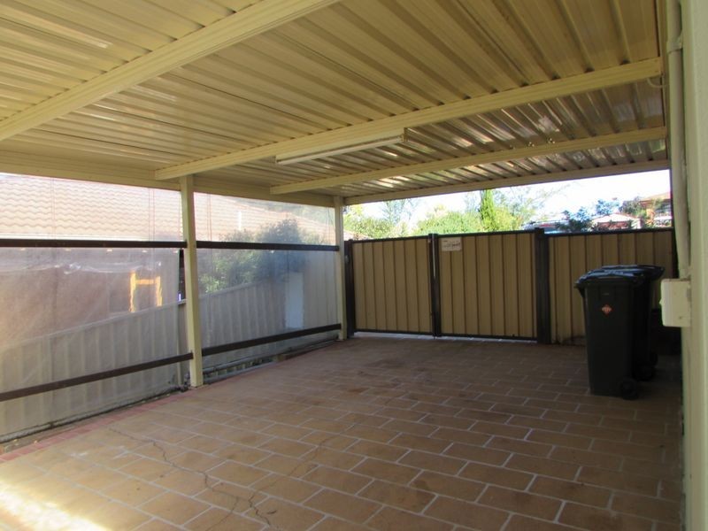 33 Lillyvicks  Crescent, Ambarvale NSW 2560