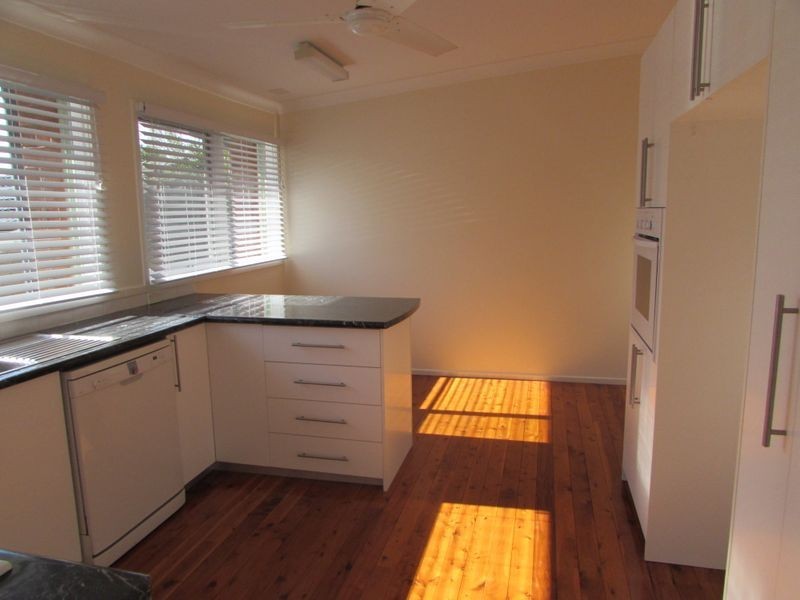 9 Lawn Avenue, Bradbury NSW 2560