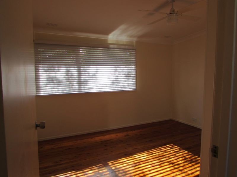 9 Lawn Avenue, Bradbury NSW 2560
