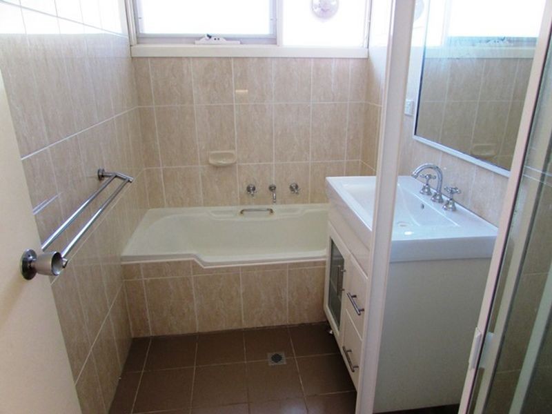 9 Lawn Avenue, Bradbury NSW 2560