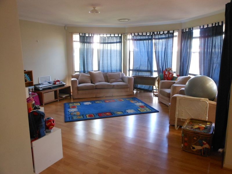 10 Anderson Street, St Helens Park NSW 2560