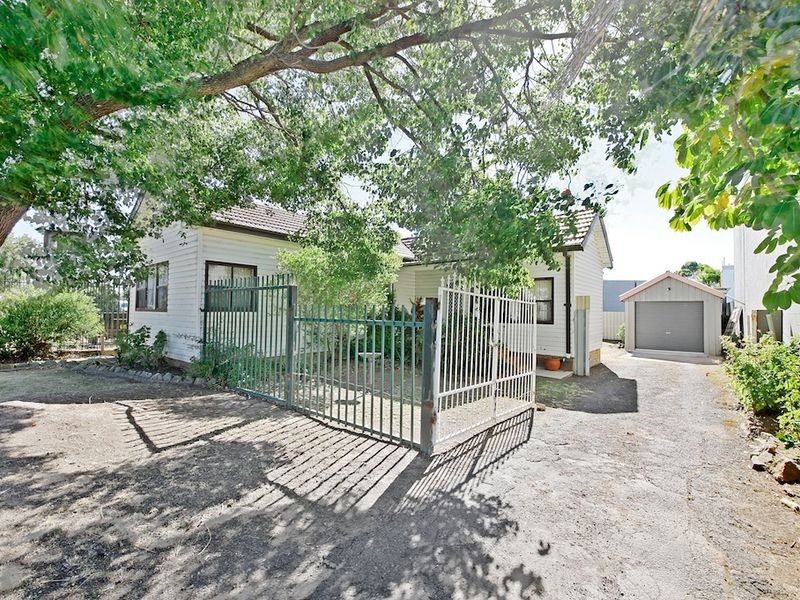 4 Somerset Street, Minto NSW 2566