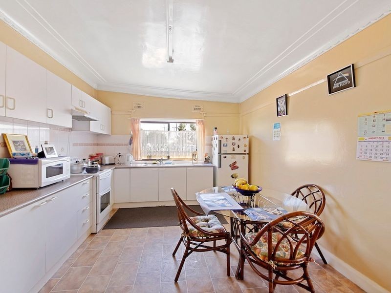 4 Somerset Street, Minto NSW 2566