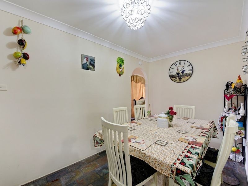 187 Copperfield Dr, Rosemeadow NSW 2560