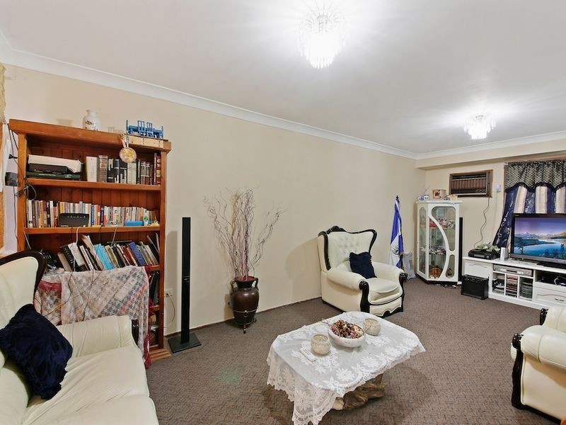 187 Copperfield Dr, Rosemeadow NSW 2560