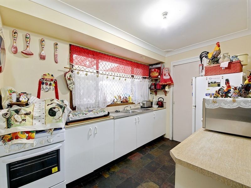 187 Copperfield Dr, Rosemeadow NSW 2560