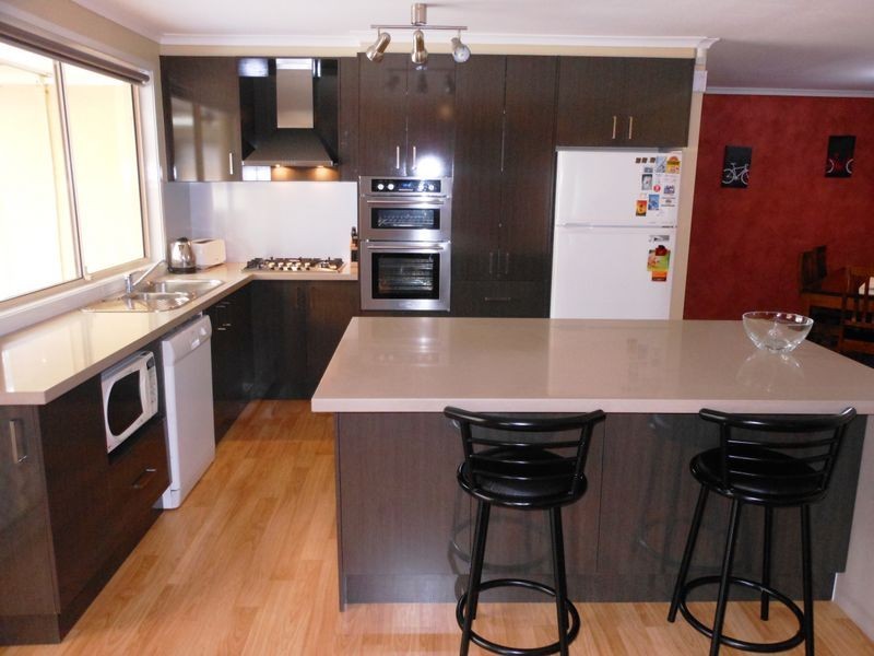 9 Meredith Cres, St Helens Park NSW 2560