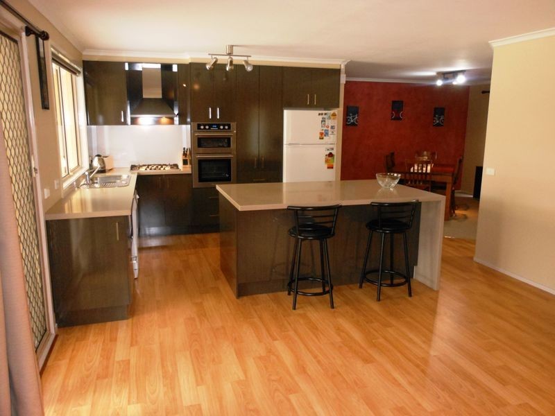 9 Meredith Cres, St Helens Park NSW 2560