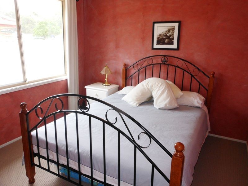 9 Meredith Cres, St Helens Park NSW 2560