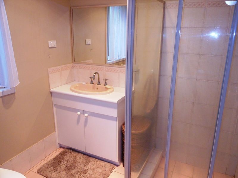 9 Meredith Cres, St Helens Park NSW 2560