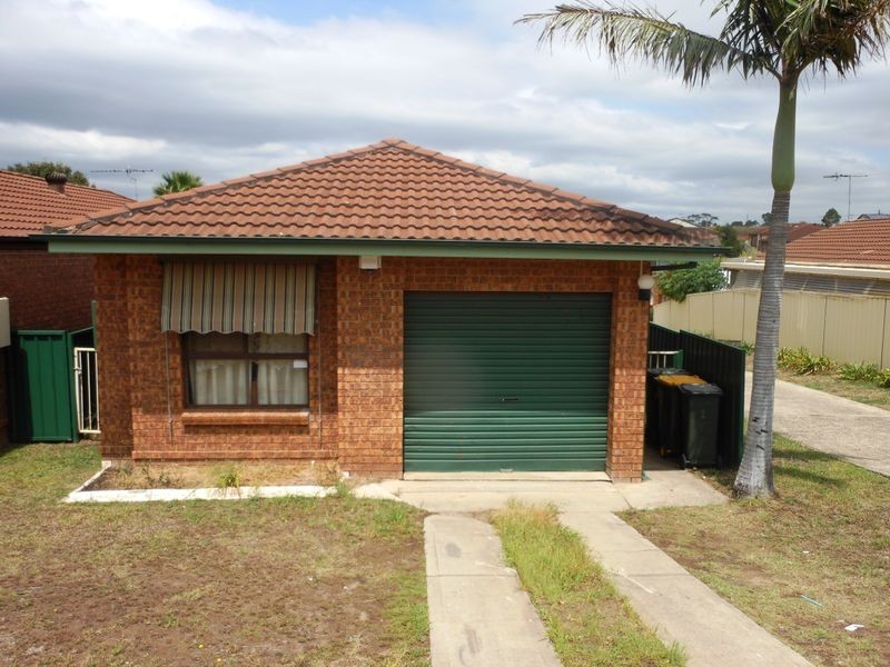 2/110 Chasselas Ave, Eschol Park NSW 2558