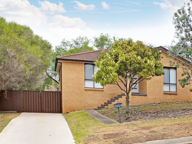 3 Gaspard Pl, Ambarvale NSW 2560