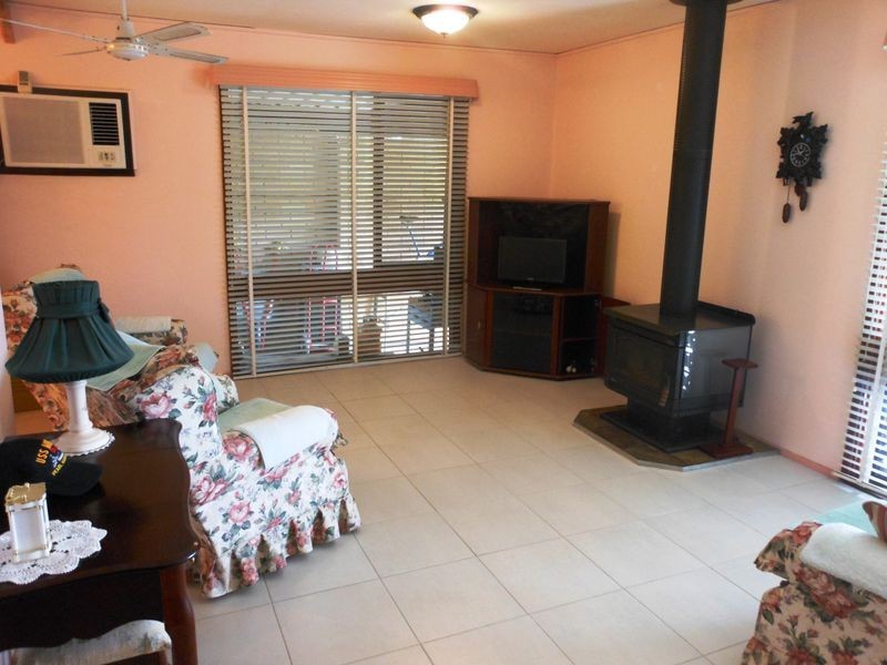 8 Wandarra Cres, Bradbury NSW 2560