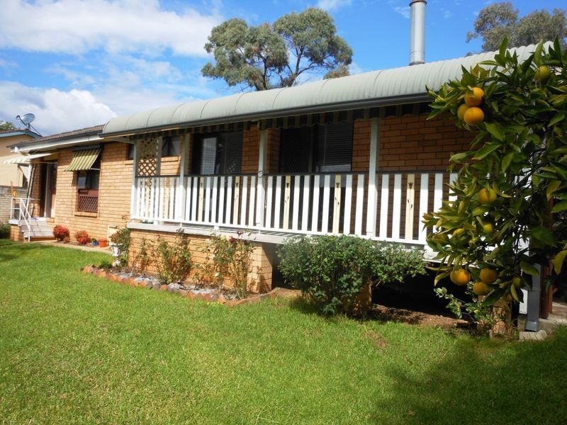 8 Wandarra Cres, Bradbury NSW 2560