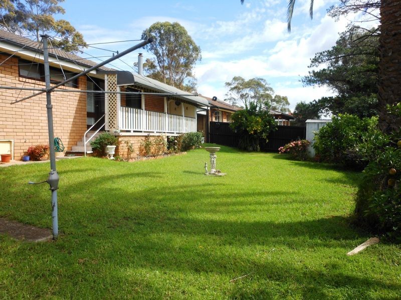 8 Wandarra Cres, Bradbury NSW 2560