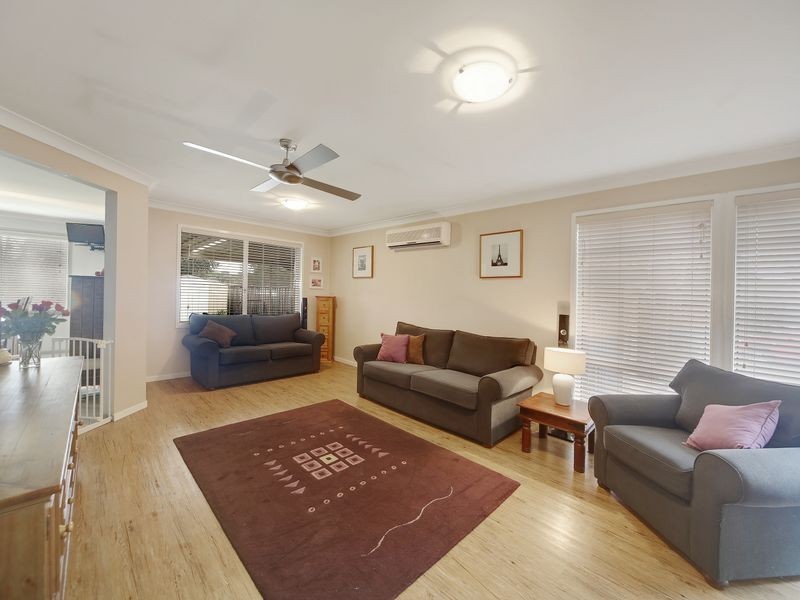 8 Dwyer Pl, St Helens Park NSW 2560