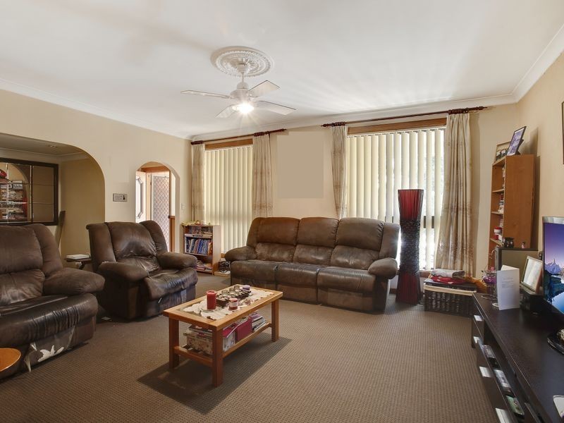 1 Coll Pl, St Andrews NSW 2566