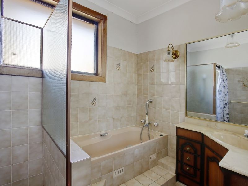 1 Coll Pl, St Andrews NSW 2566