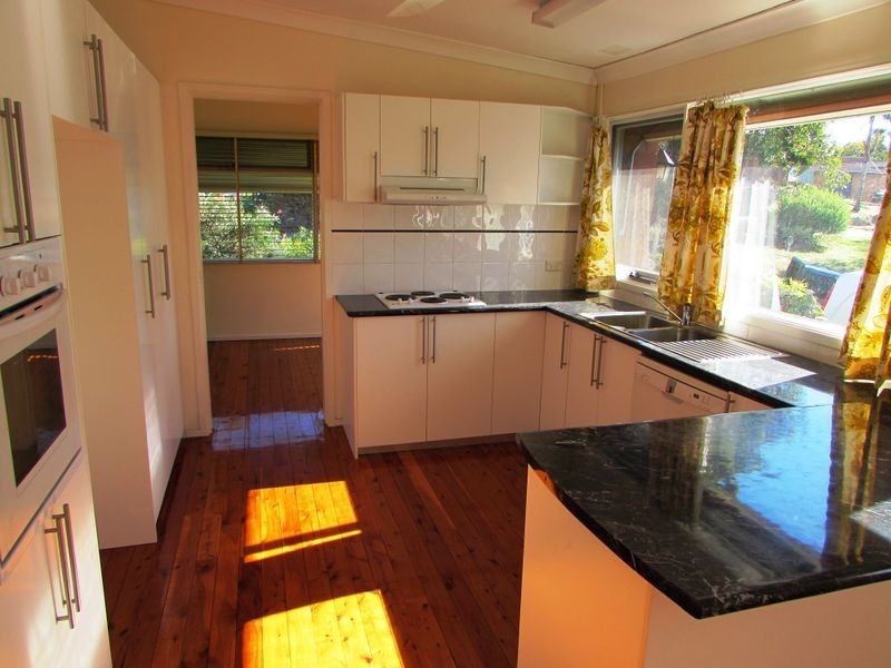 9 Lawn Ave, Bradbury NSW 2560